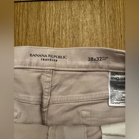 Banana Republic Traveler Pant Size 38W x 32L Great Condition - Picture 2 of 3